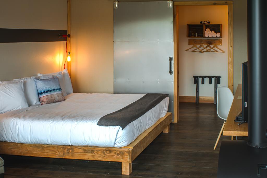 Deluxe King Room,142519068:JPEG