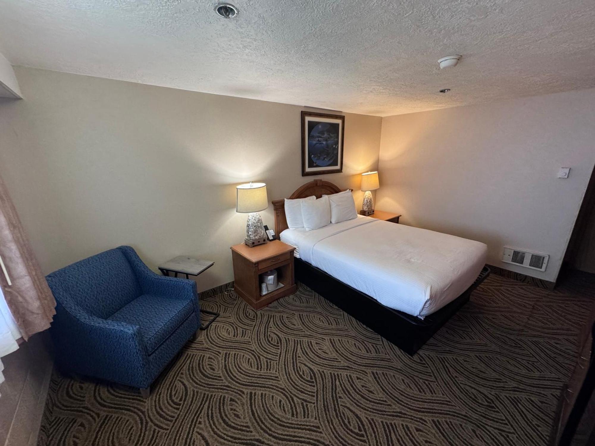Queen Room,1658777680:JPEG